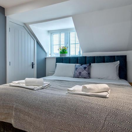 Stamford Central Stay - Stylish 2-Bed Apartment With Wifi Экстерьер фото
