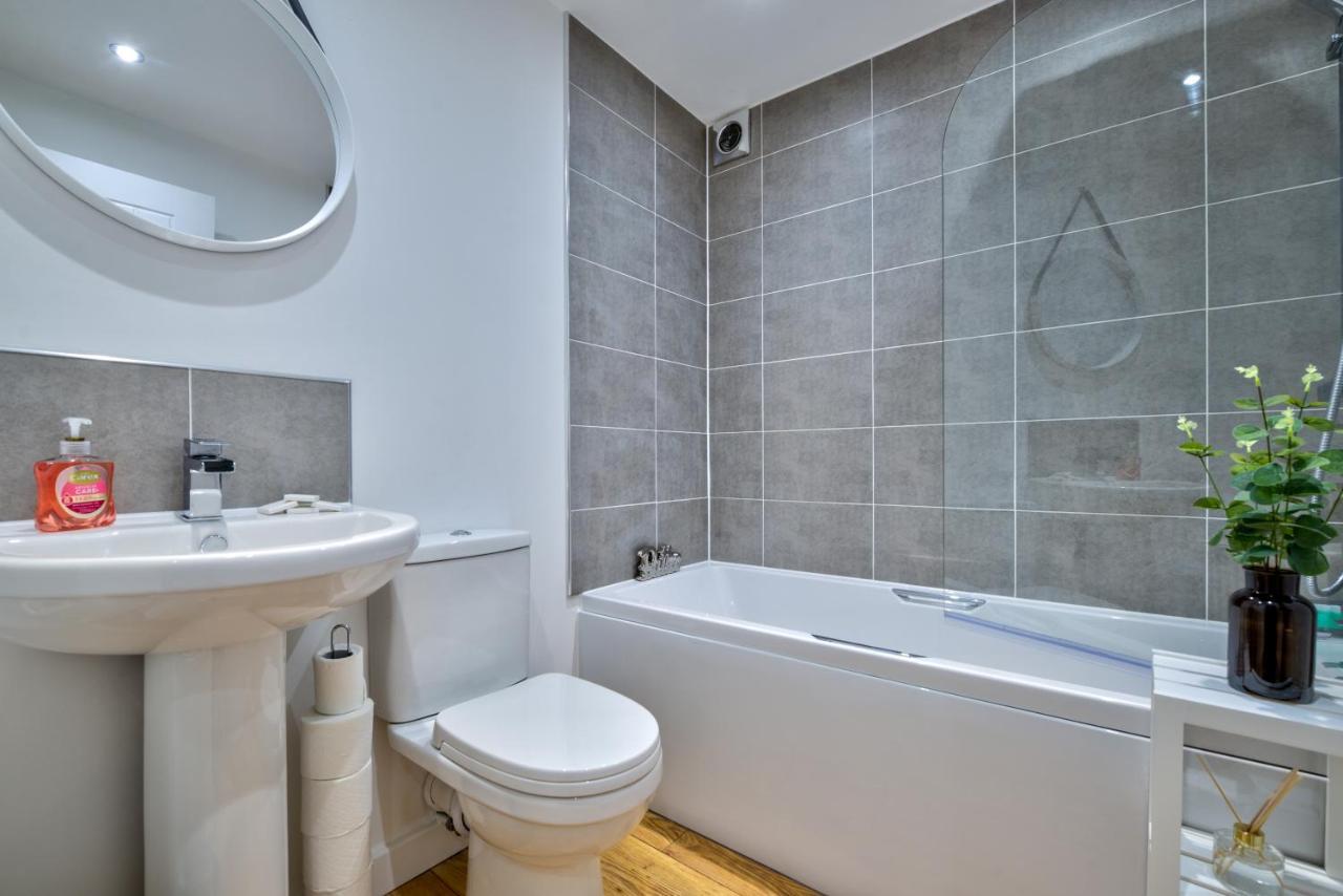 Stamford Central Stay - Stylish 2-Bed Apartment With Wifi Экстерьер фото