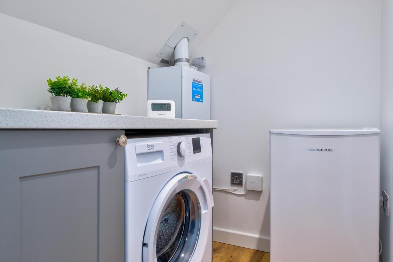 Stamford Central Stay - Stylish 2-Bed Apartment With Wifi Экстерьер фото