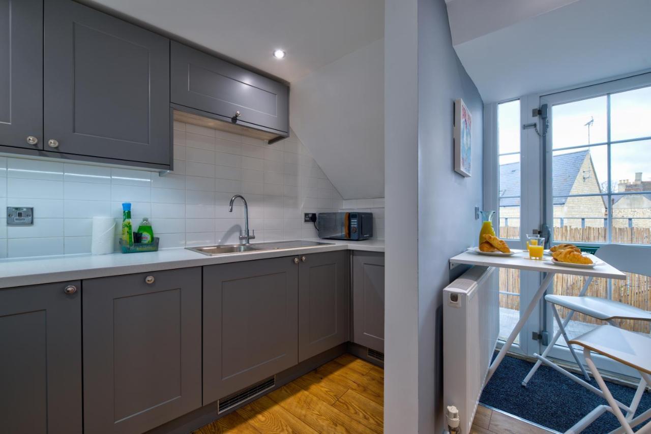 Stamford Central Stay - Stylish 2-Bed Apartment With Wifi Экстерьер фото